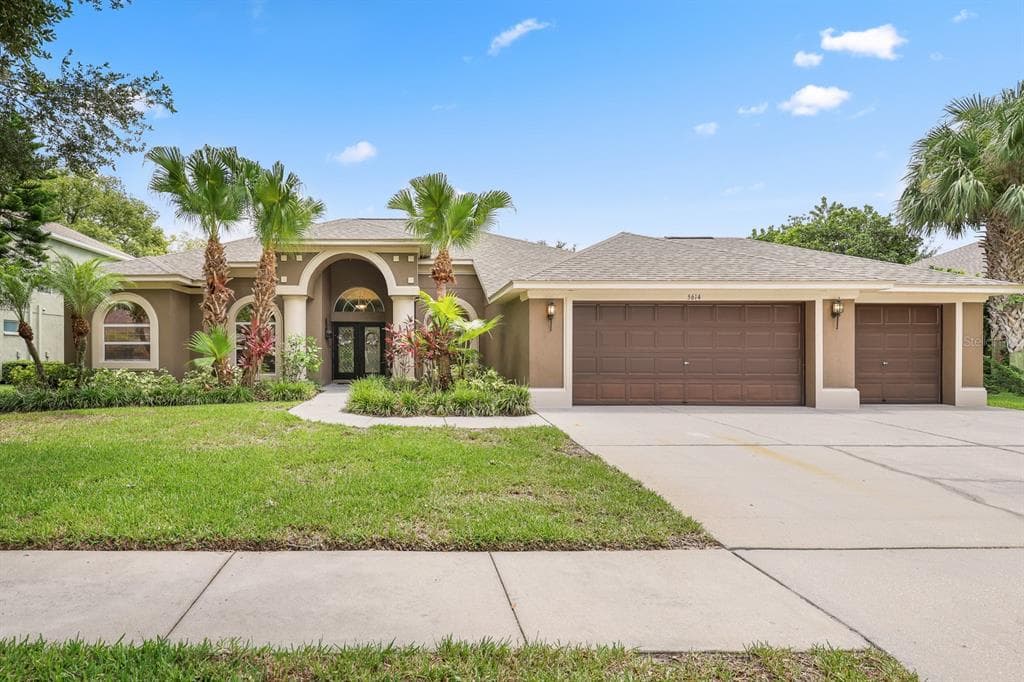 5614 LARK MEADOW PLACE LITHIA, FL 33547