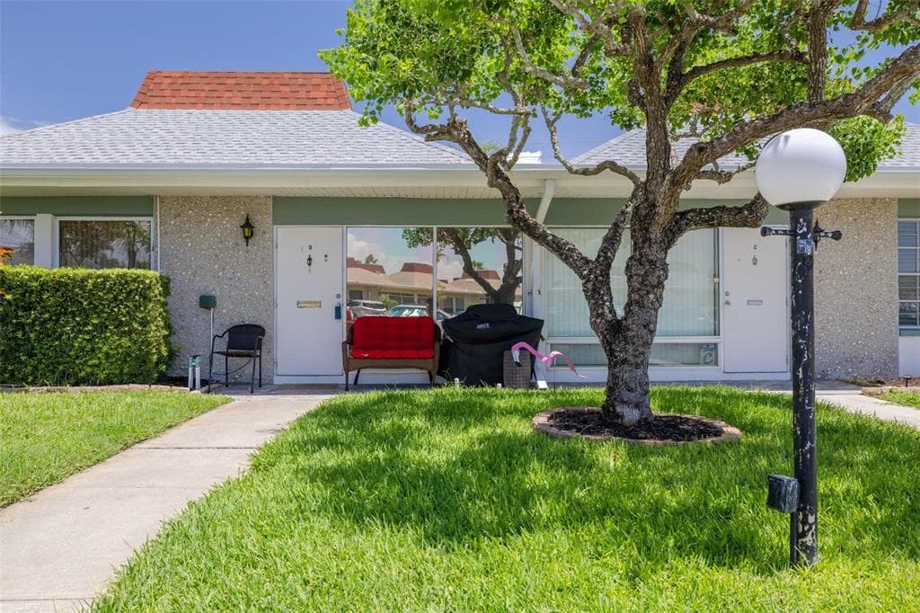 4357 TAHITIAN GARDENS CIRCLE UNIT B HOLIDAY, FL 34691