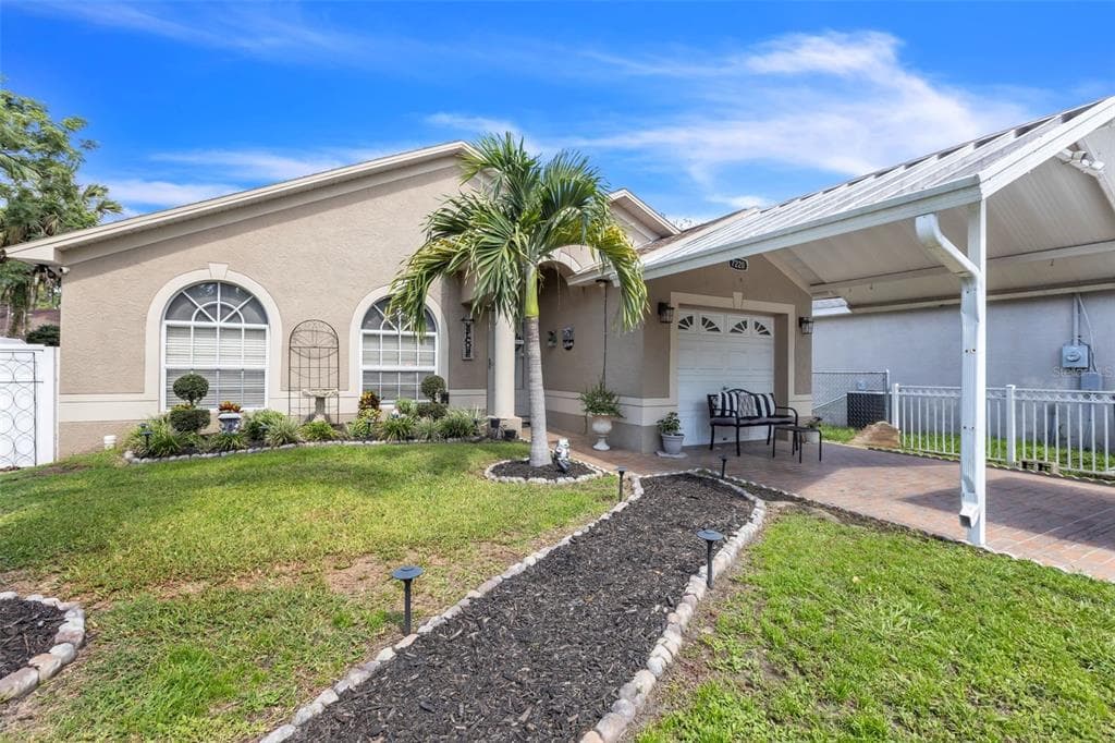7220 N AMOS AVENUE TAMPA, FL 33614
