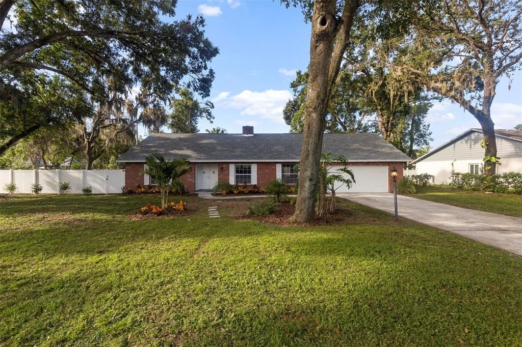 1802 PARKWOOD DRIVE VALRICO, FL 33594