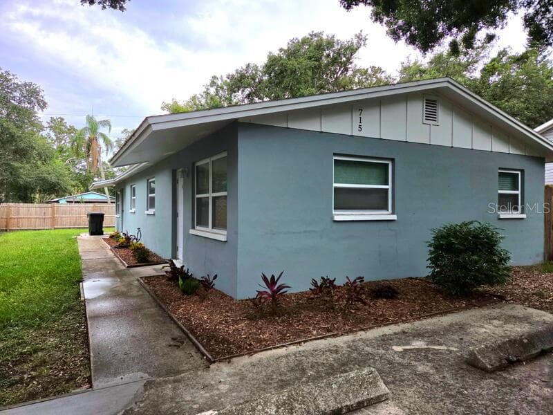 715 6TH AVENUE NE UNIT B LARGO, FL 33770