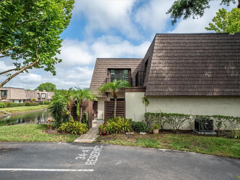 15214 E POND WOODS DRIVE UNIT 15214 TAMPA, FL 33618