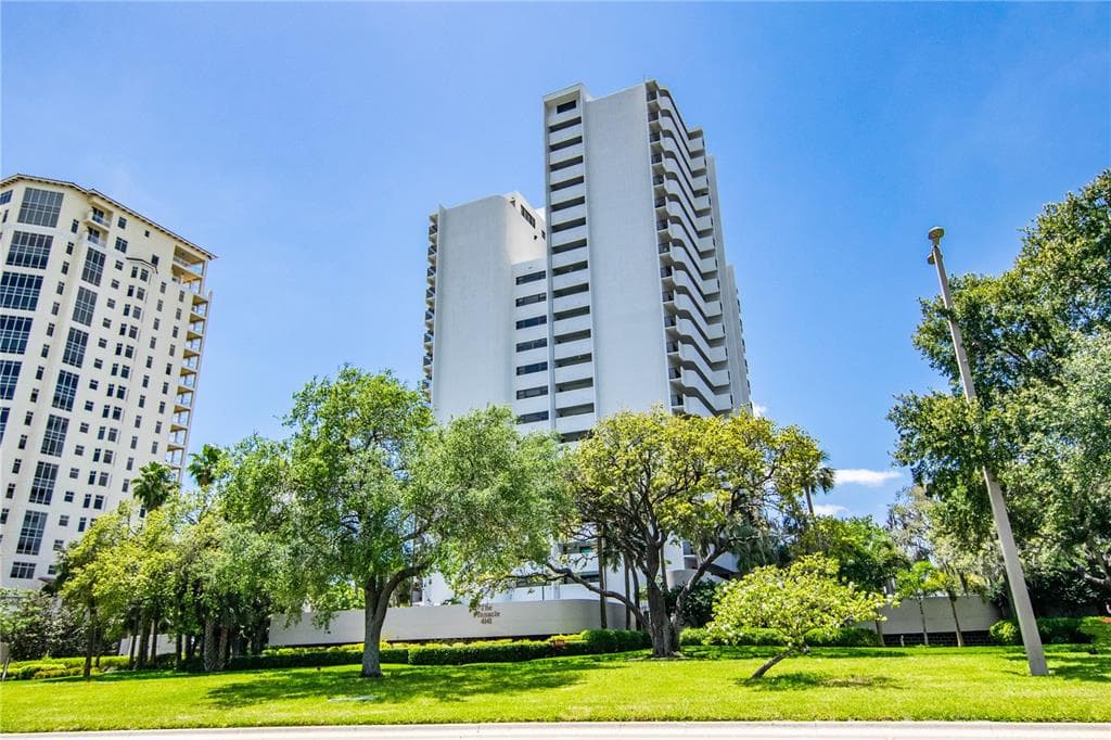4141 BAYSHORE BOULEVARD UNIT 304 TAMPA, FL 33611