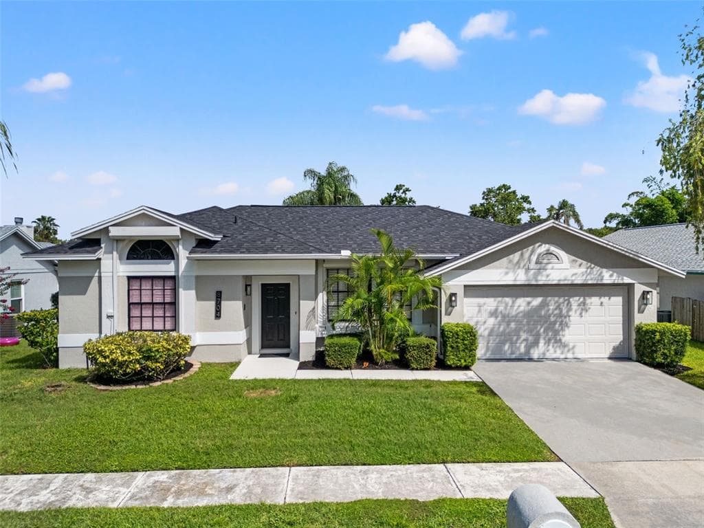 8704 MIDDLE CROSS PLACE TAMPA, FL 33635