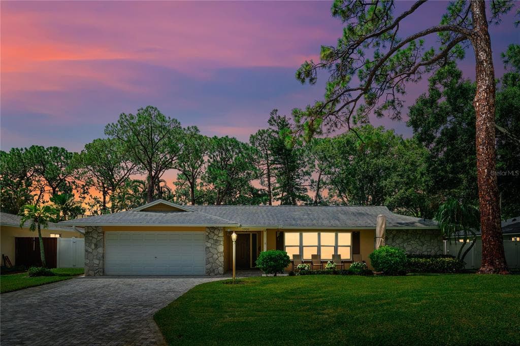 1300 86TH AVENUE N ST PETERSBURG, FL 33702