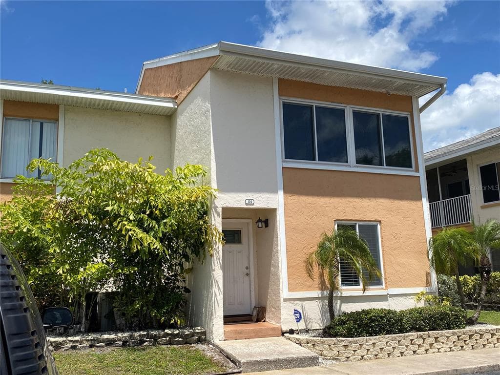 783 99TH AVENUE N UNIT 104 ST PETERSBURG, FL 33702