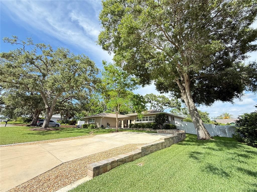 1135 FOUNTAINHEAD DRIVE LARGO, FL 33770