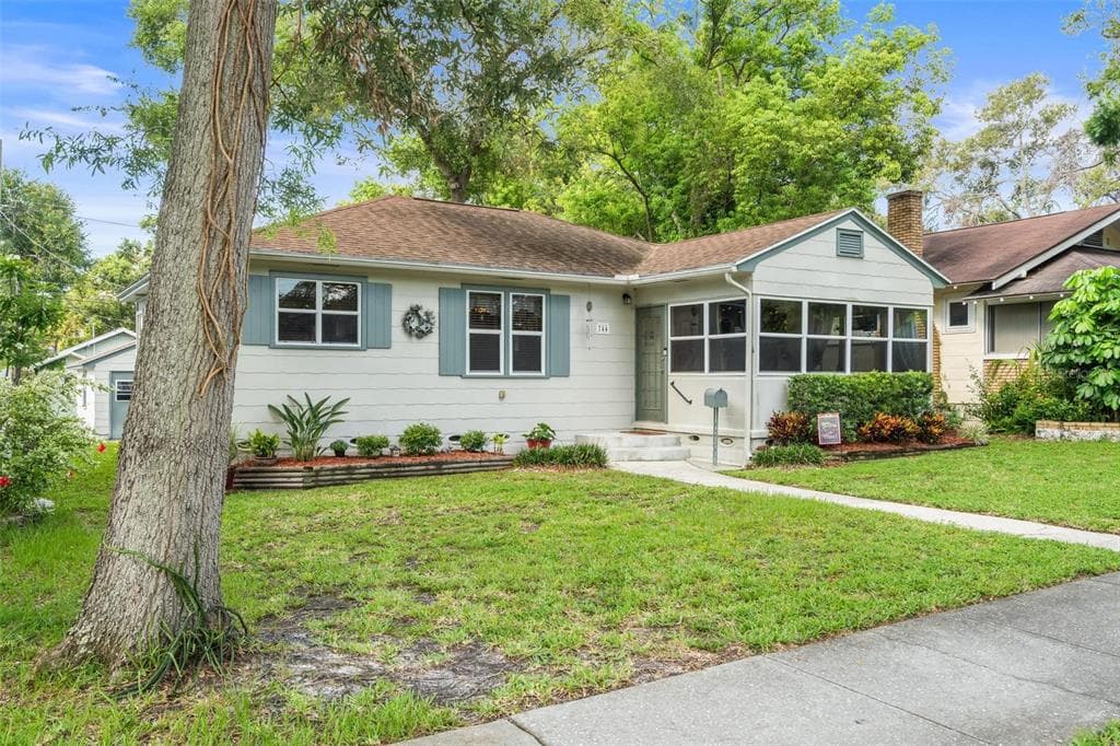 744 25TH AVENUE N ST PETERSBURG, FL 33704