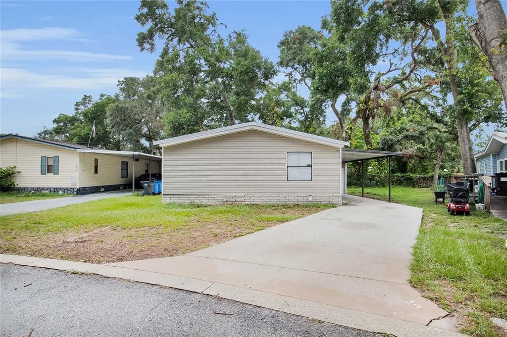 10526 BAY HILLS CIRCLE THONOTOSASSA, FL 33592