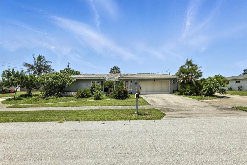 326 MANN AVENUE SE PORT CHARLOTTE, FL 33952