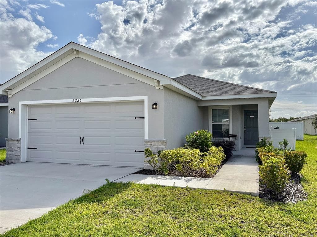 2226 MAJESTIC SPAN AVENUE EAGLE LAKE, FL 33839
