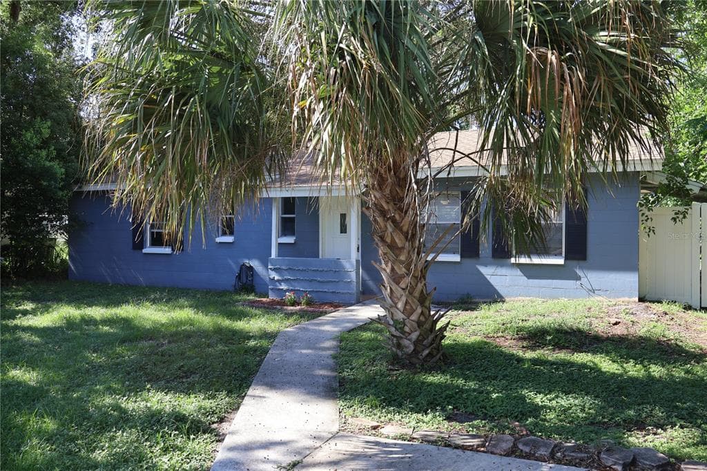 3909 W PEARL AVENUE TAMPA, FL 33611