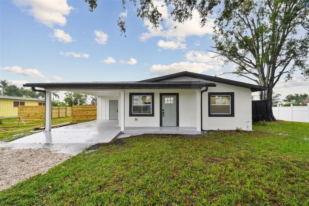 824 15TH AVENUE DRIVE E PALMETTO, FL 34221