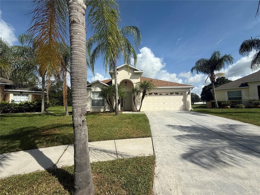 7201 ROYAL GEORGE COURT WESLEY CHAPEL, FL 33545