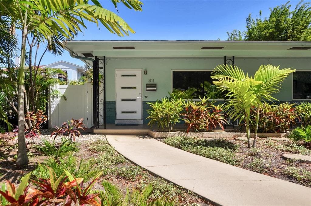 811 26TH AVENUE N ST PETERSBURG, FL 33704