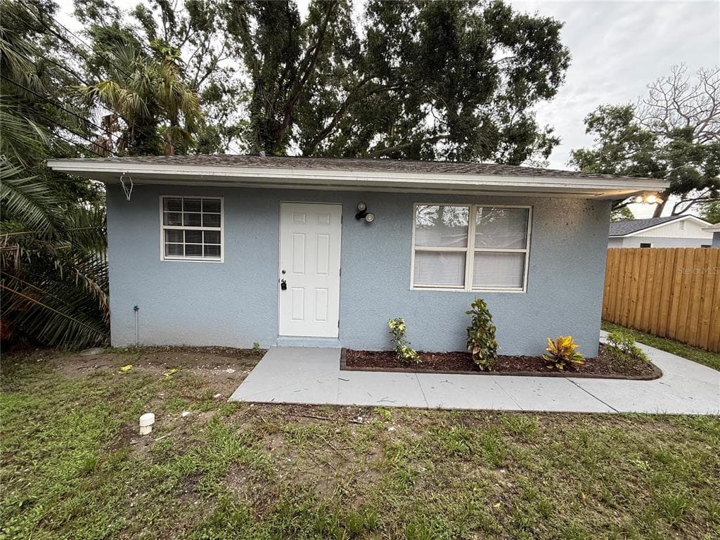 427 40TH AVENUE S UNIT B ST PETERSBURG, FL 33705