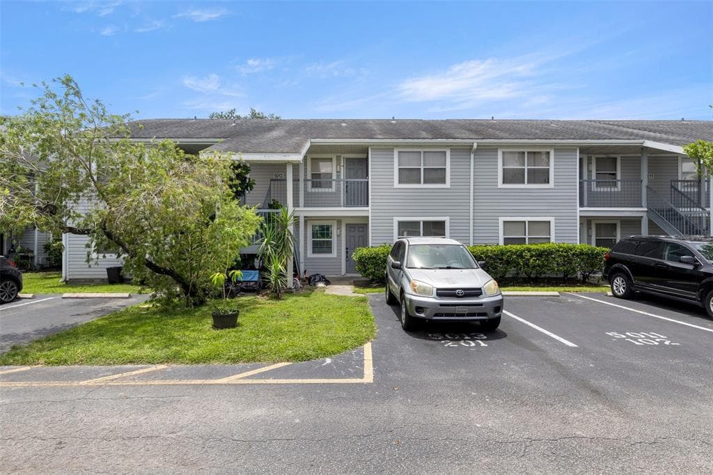 5013 TERRACE PALMS CIRCLE UNIT 101 TAMPA, FL 33617