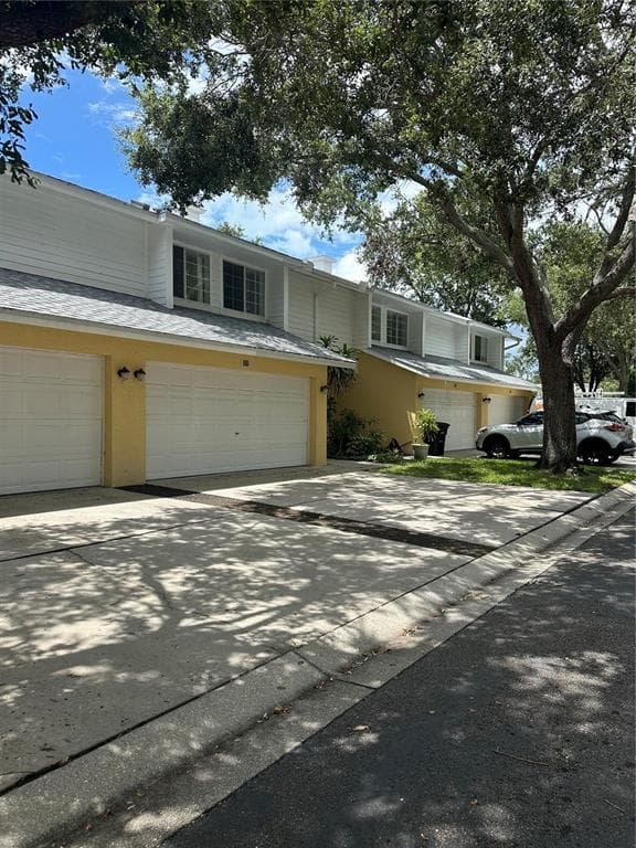 1124 SUNSET POINT ROAD UNIT 302 CLEARWATER, FL 33755