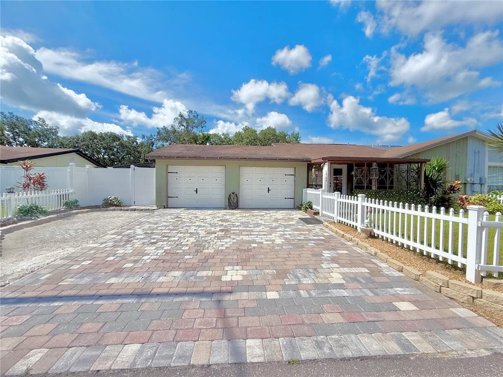 10208 TURTLE HILL COURT TAMPA, FL 33615
