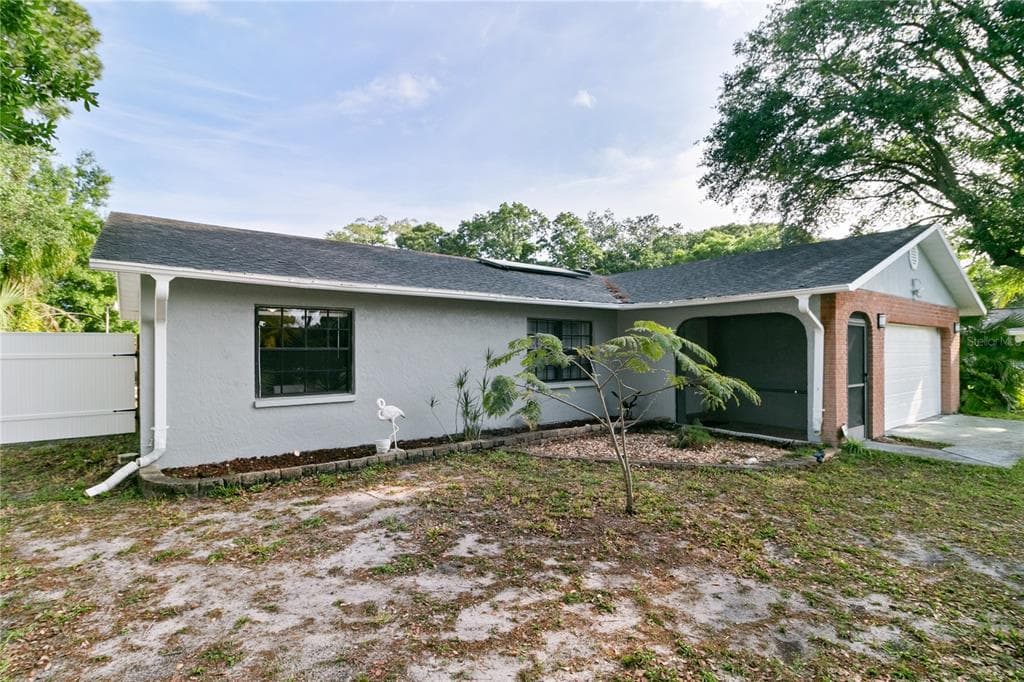 725 WINTER GARDEN DRIVE SARASOTA, FL 34243