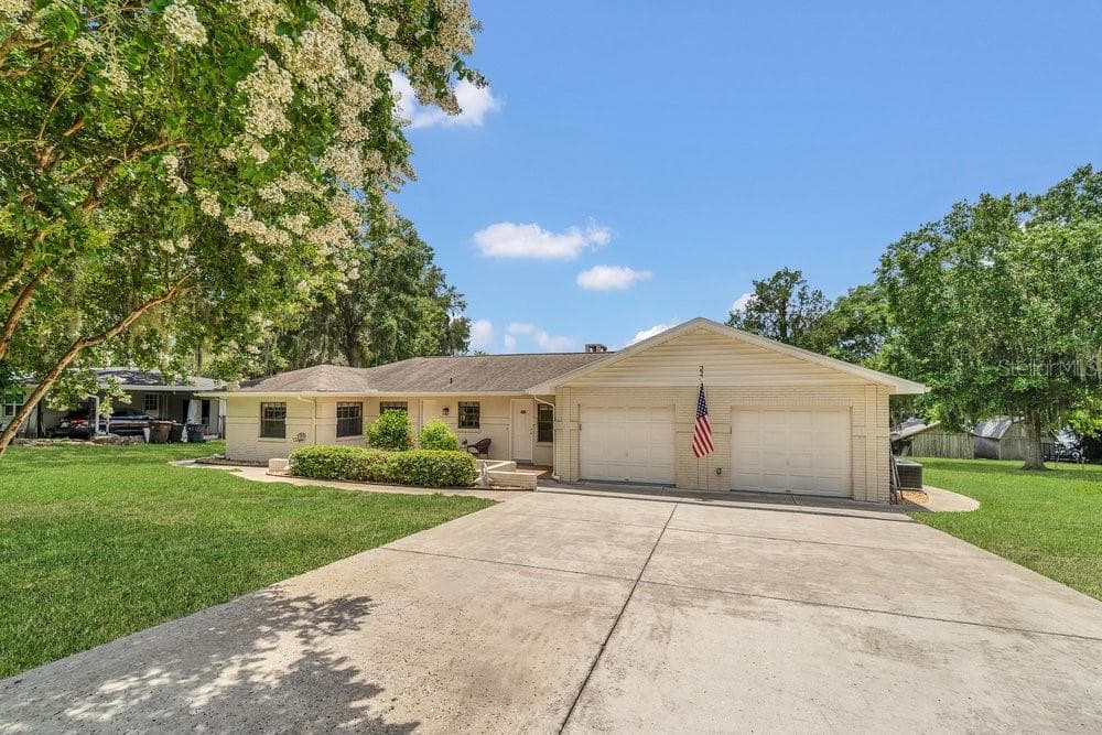224 LAKESHORE DRIVE POLK CITY, FL 33868