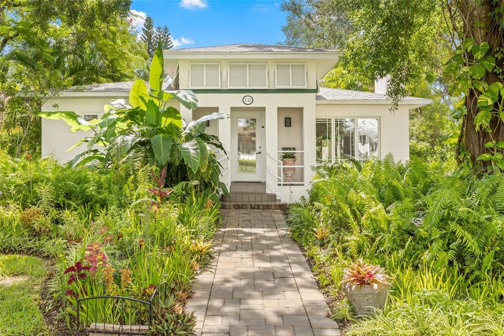 135 ARANDA STREET NE