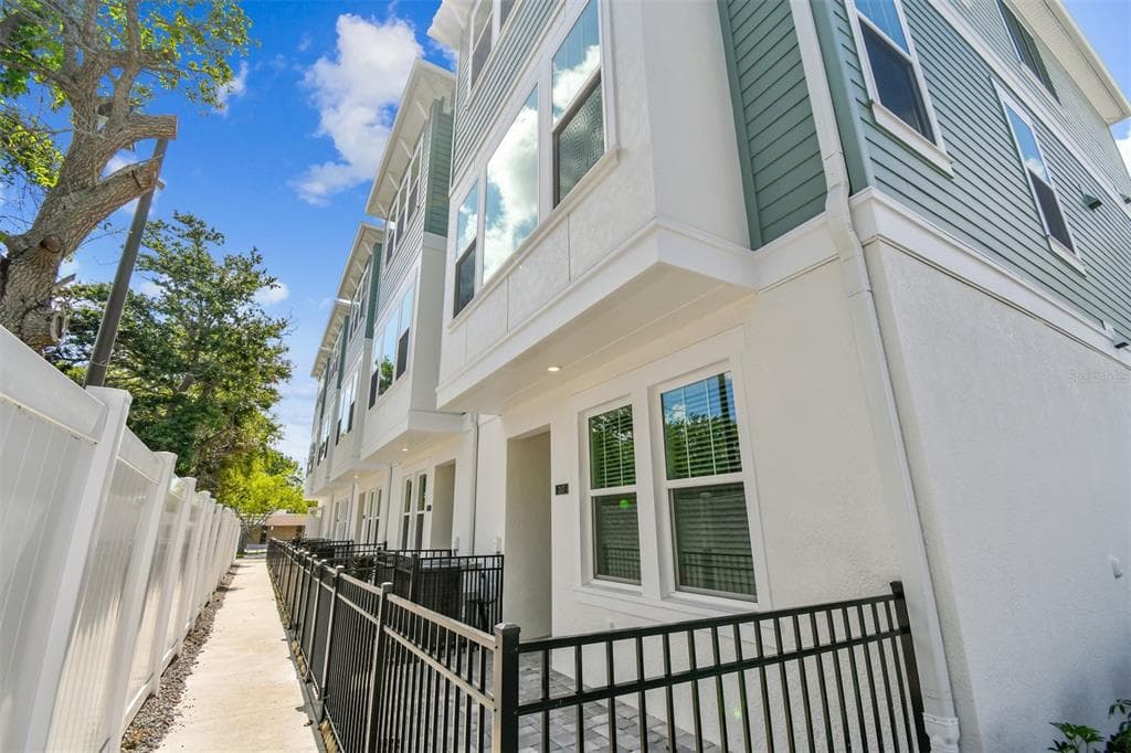 3105 4TH TERRACE N ST PETERSBURG, FL 33713
