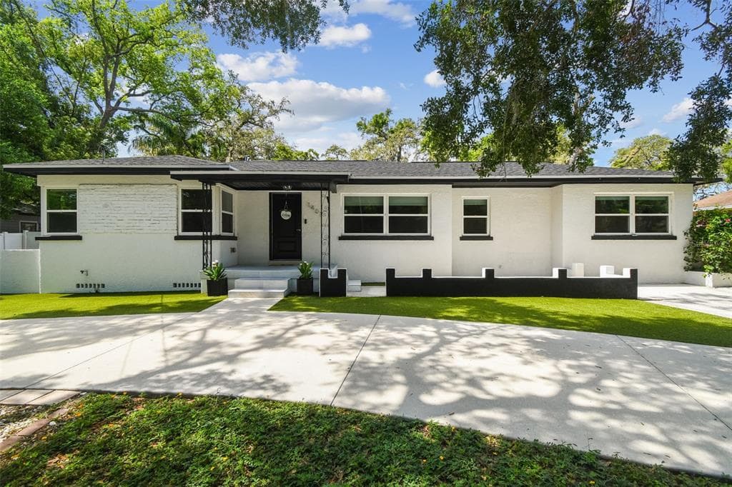 1407 E HANNA AVENUE TAMPA, FL 33604