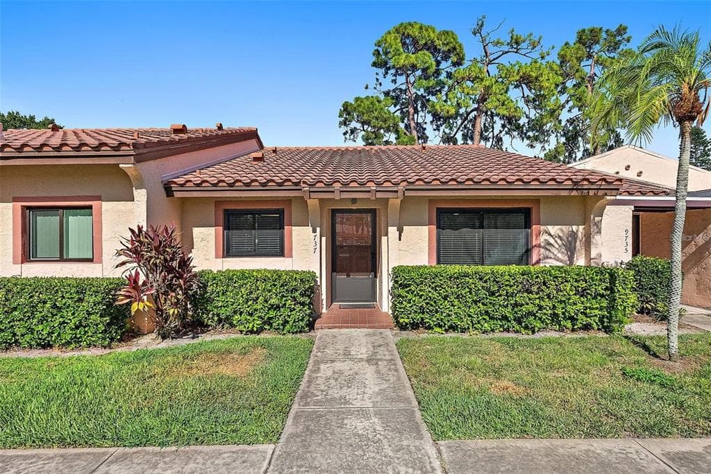 9737 86TH AVENUE SEMINOLE, FL 33777