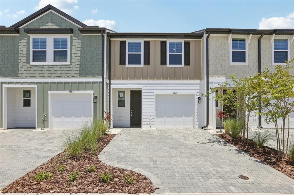 7681 DEER VALLEY CIRCLE TAMPA, FL 33635