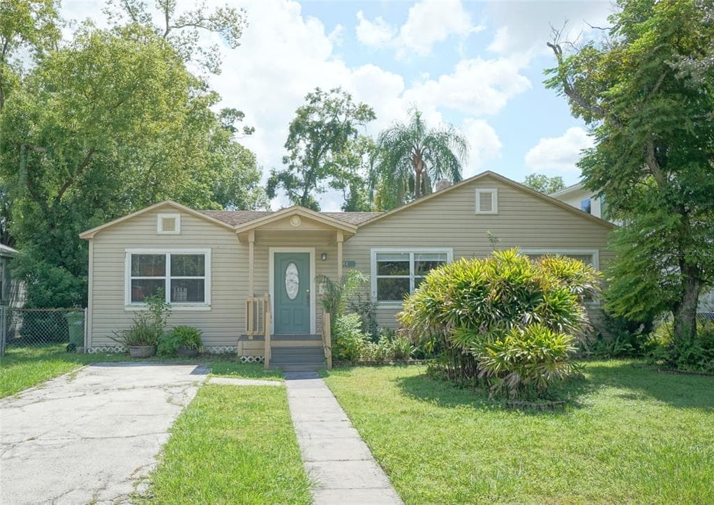 810 W WOODLAWN AVENUE TAMPA, FL 33603