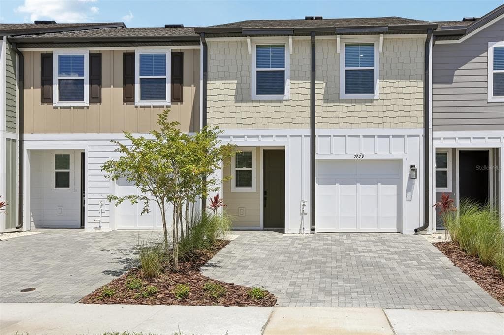 7679 DEER VALLEY CIRCLE TAMPA, FL 33635