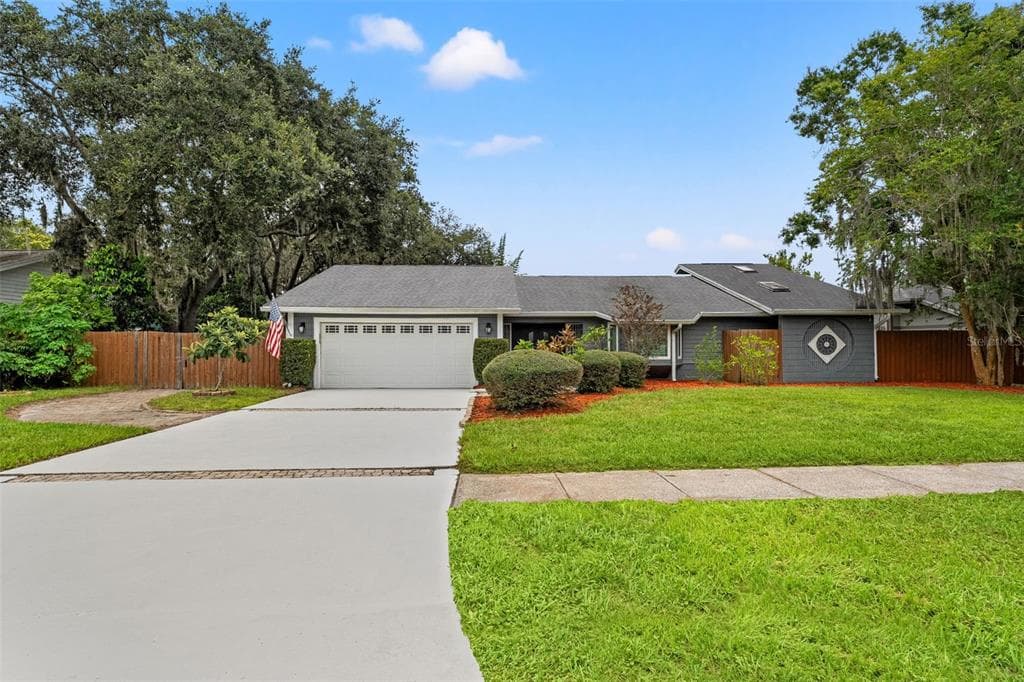 573 WHISPERING LAKES BOULEVARD TARPON SPRINGS, FL 34688