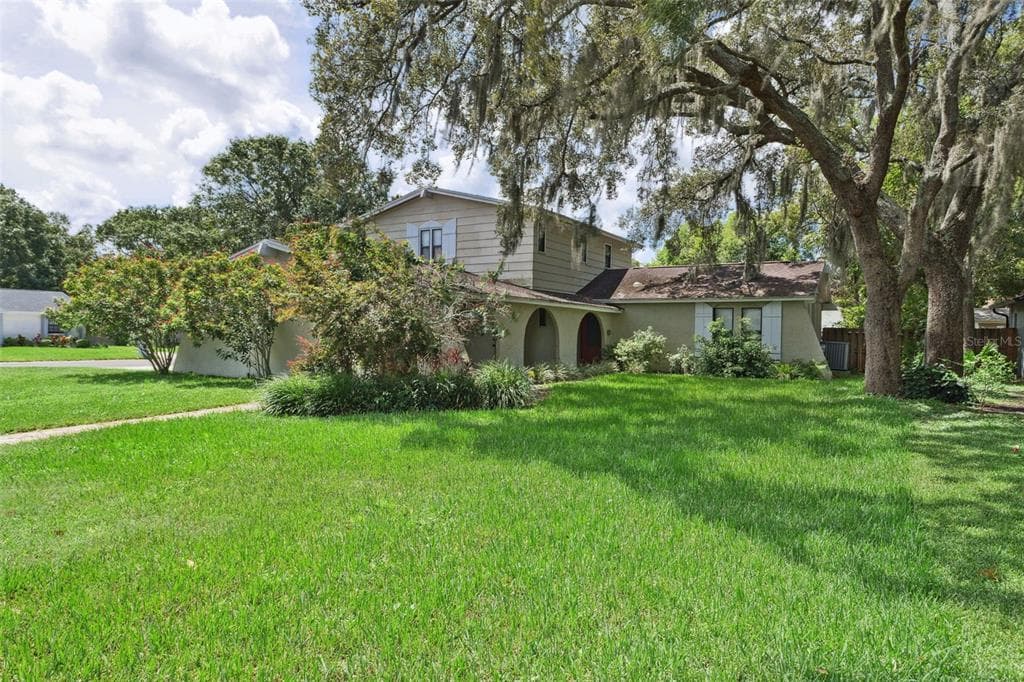 11320 CARROLLWOOD ESTATES DRIVE TAMPA, FL 33618