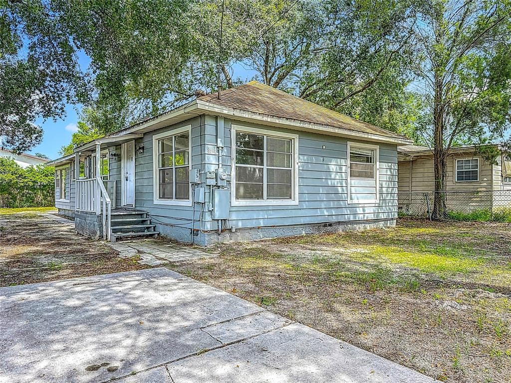 8614 N ORANGEVIEW AVENUE TAMPA, FL 33617