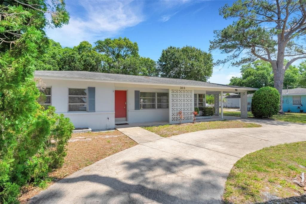 303 SHORE DRIVE W OLDSMAR, FL 34677
