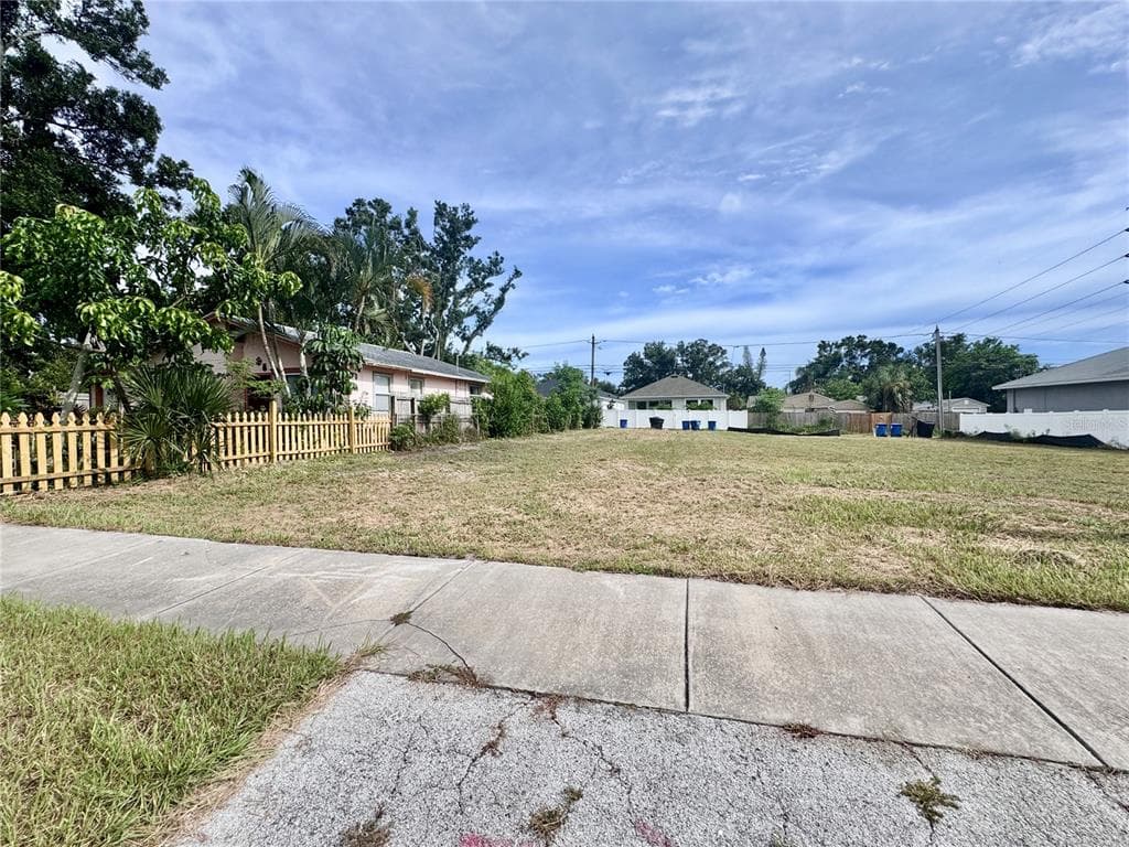 5156 DARTMOUTH AVENUE N ST PETERSBURG, FL 33710