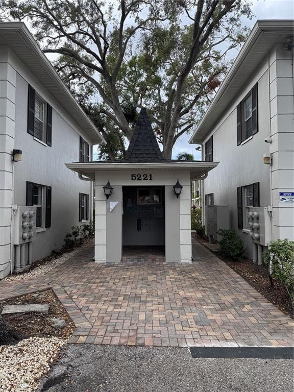 5221 BAYSHORE BOULEVARD UNIT 37 TAMPA, FL 33611