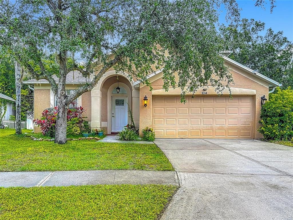 9314 BLACK THORN LOOP LAND O LAKES, FL 34638