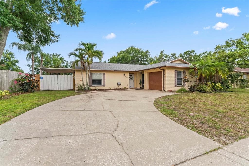 6916 SPANISH MOSS CIRCLE