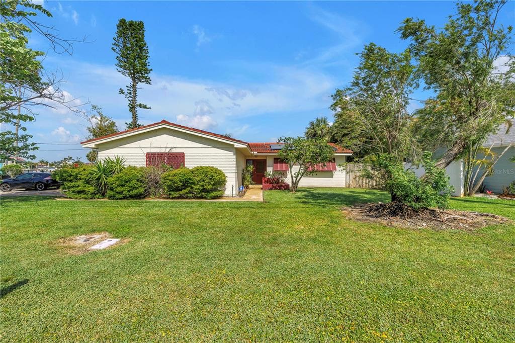 557 CRYSTAL DRIVE