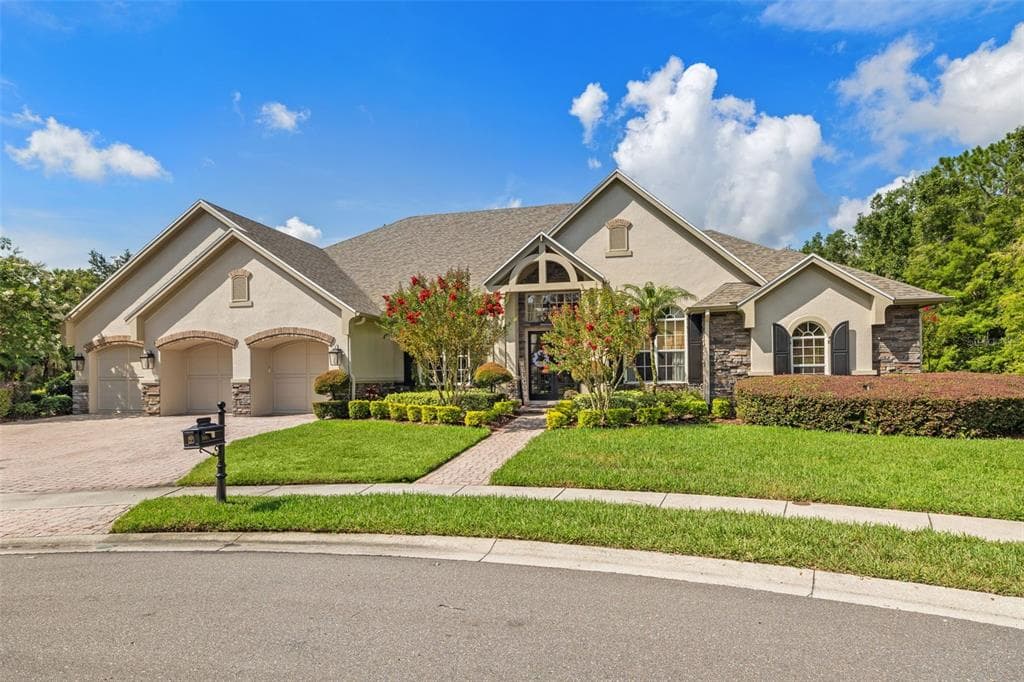 5001 WAYDALE LANE TAMPA, FL 33647