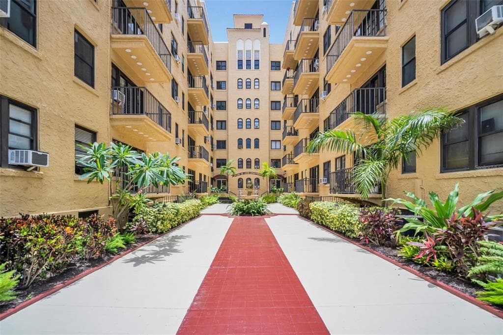 130 4TH AVENUE N UNIT 415 ST PETERSBURG, FL 33701