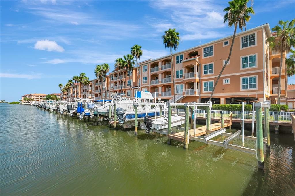 5000 CULBREATH KEY WAY UNIT 8-106 TAMPA, FL 33611