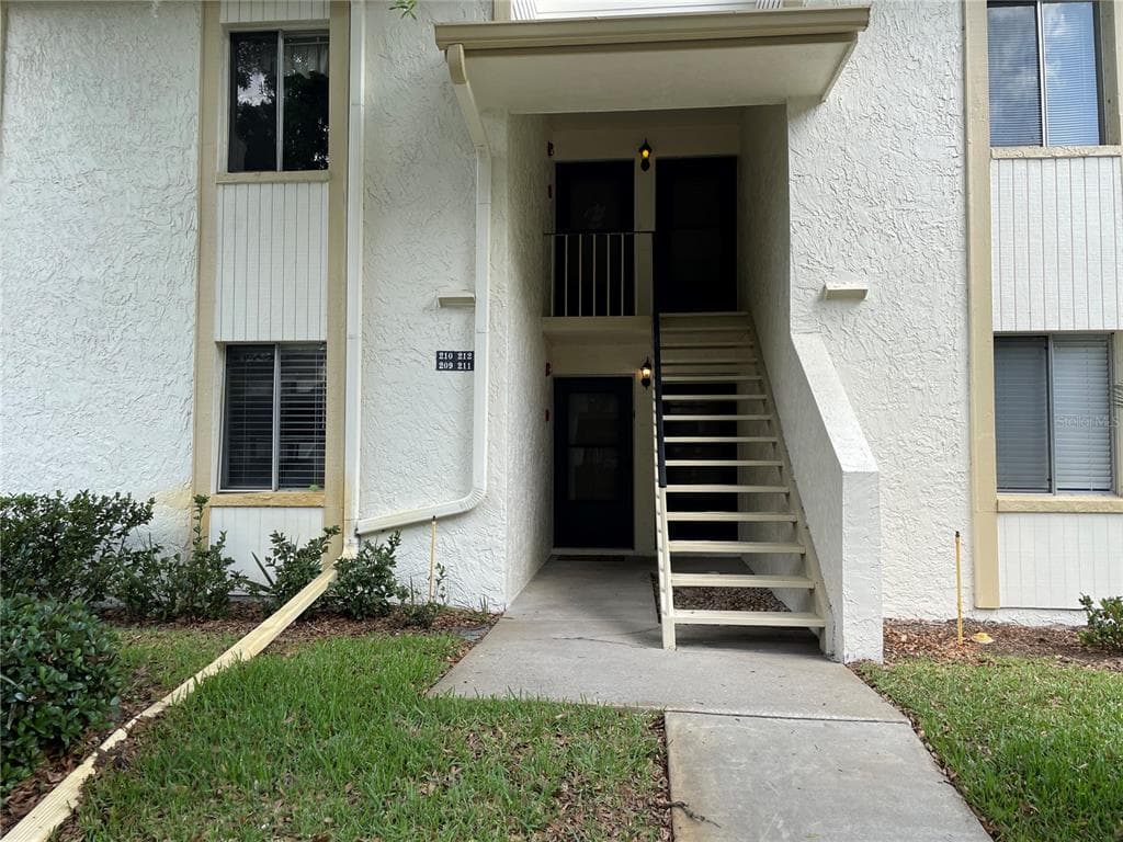 211 PINE COURT UNIT 211 OLDSMAR, FL 34677