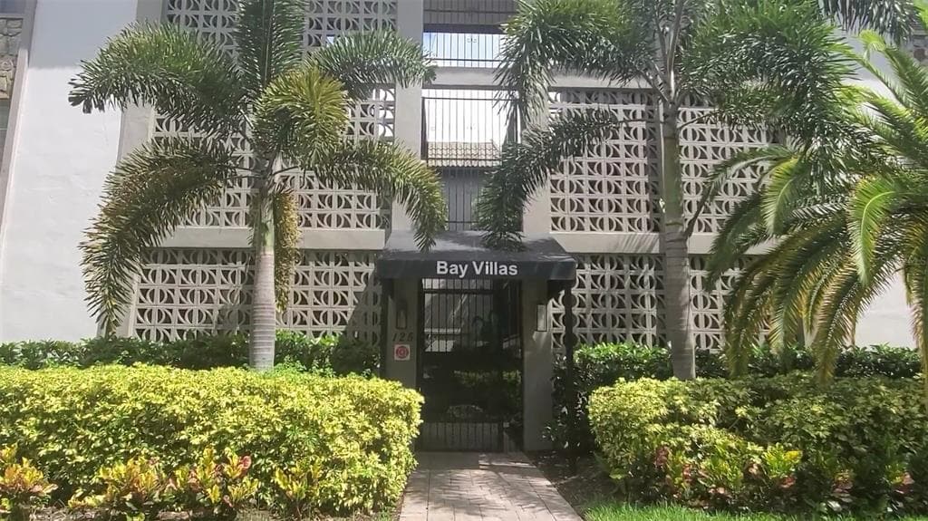 125 5TH AVENUE NE UNIT 240 ST PETERSBURG, FL 33701