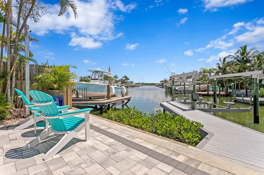 17735 1ST STREET E REDINGTON SHORES, FL 33708