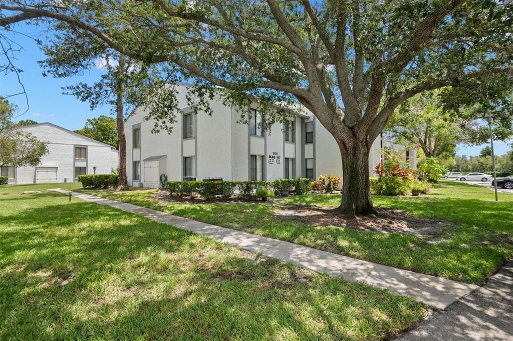 1151 PINE RIDGE CIRCLE W UNIT C1 TARPON SPRINGS, FL 34688