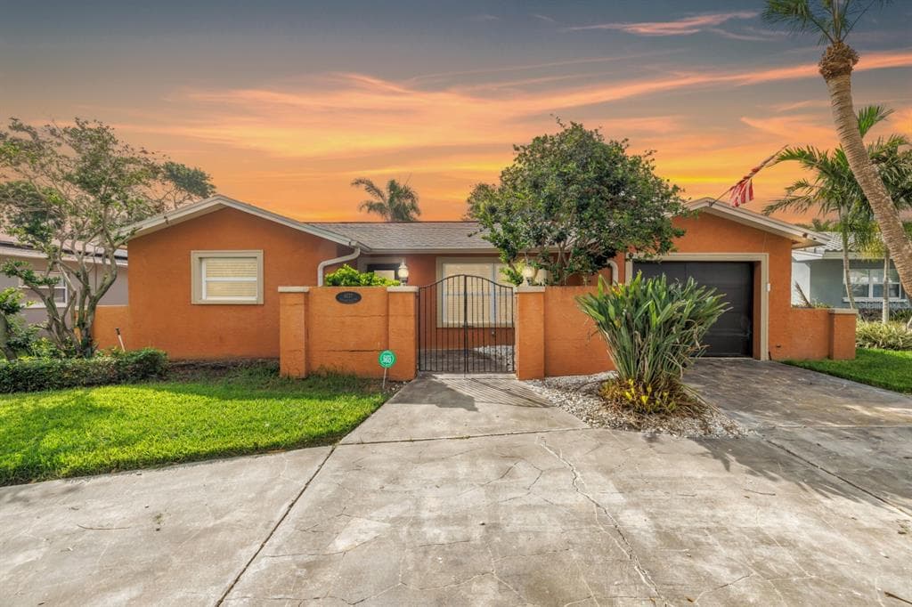4037 OVERLOOK DRIVE NE ST PETERSBURG, FL 33703