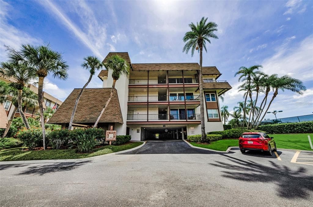 3021 COUNTRYSIDE BOULEVARD UNIT 28A CLEARWATER, FL 33761